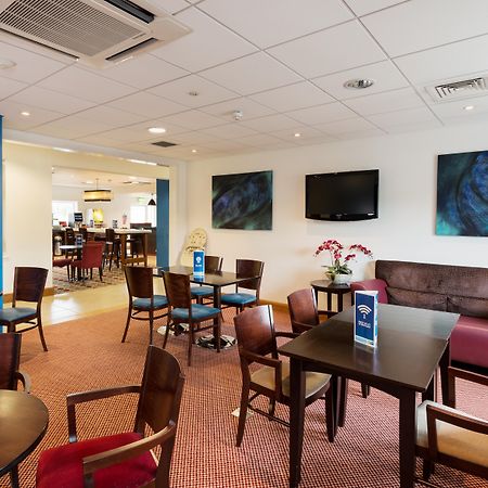 Holiday Inn Express Braintree By Ihg מראה חיצוני תמונה