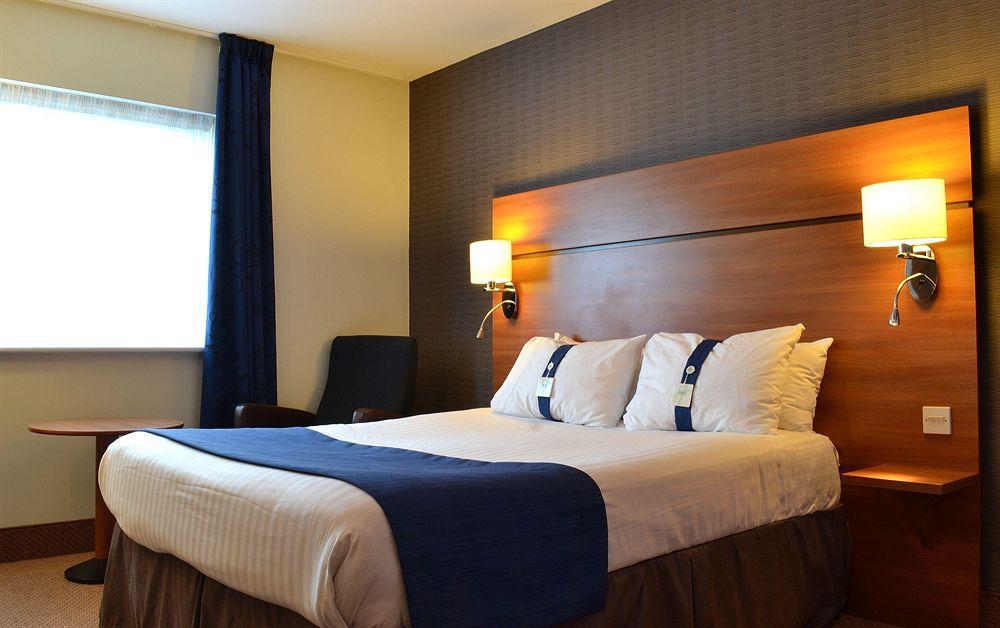 Holiday Inn Express Braintree By Ihg מראה חיצוני תמונה