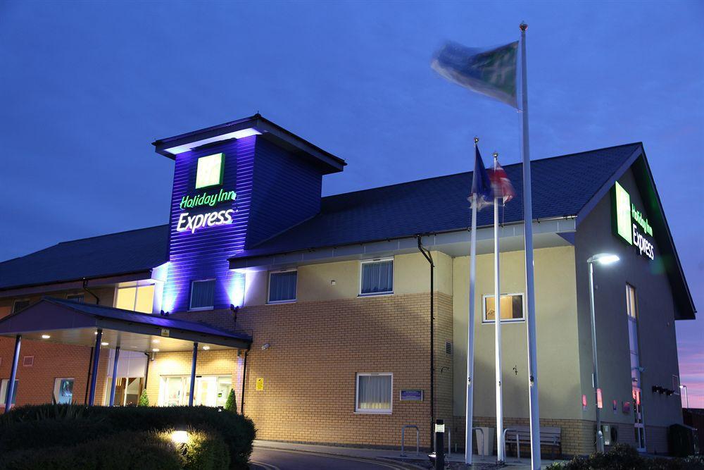 Holiday Inn Express Braintree By Ihg מראה חיצוני תמונה