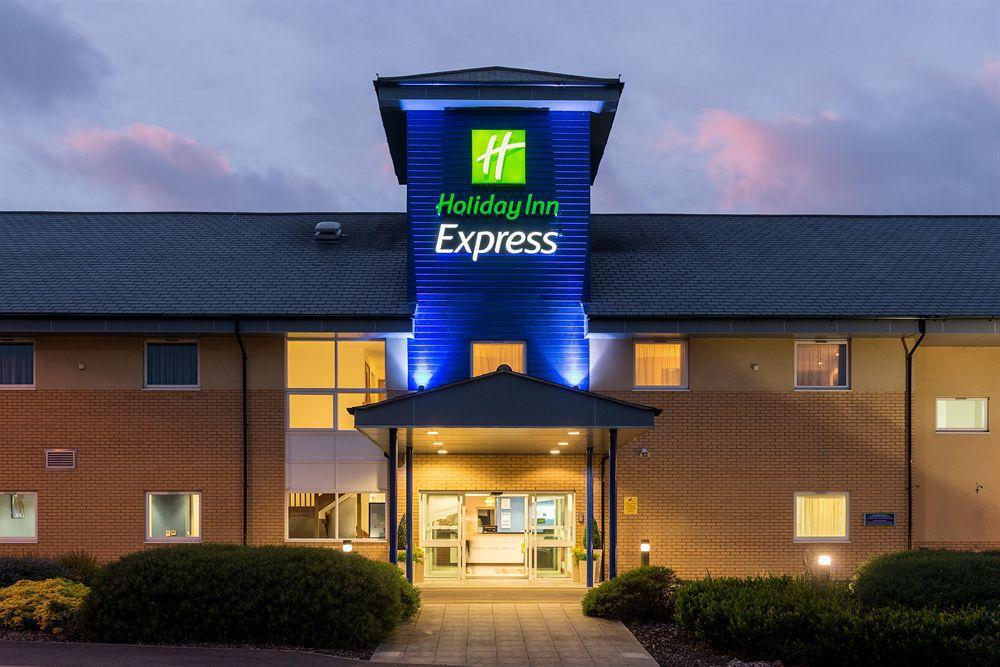 Holiday Inn Express Braintree By Ihg מראה חיצוני תמונה