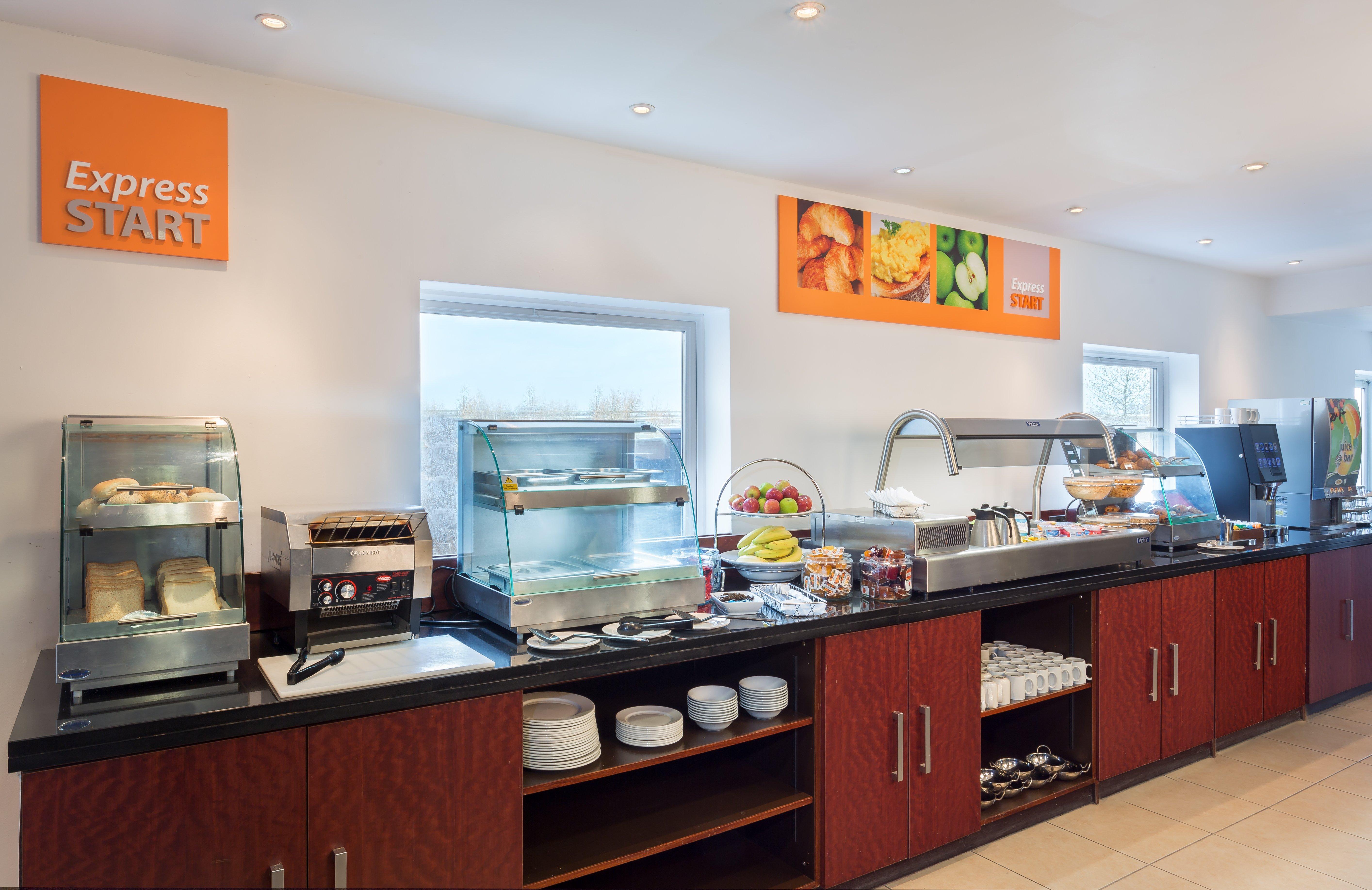 Holiday Inn Express Braintree By Ihg מראה חיצוני תמונה