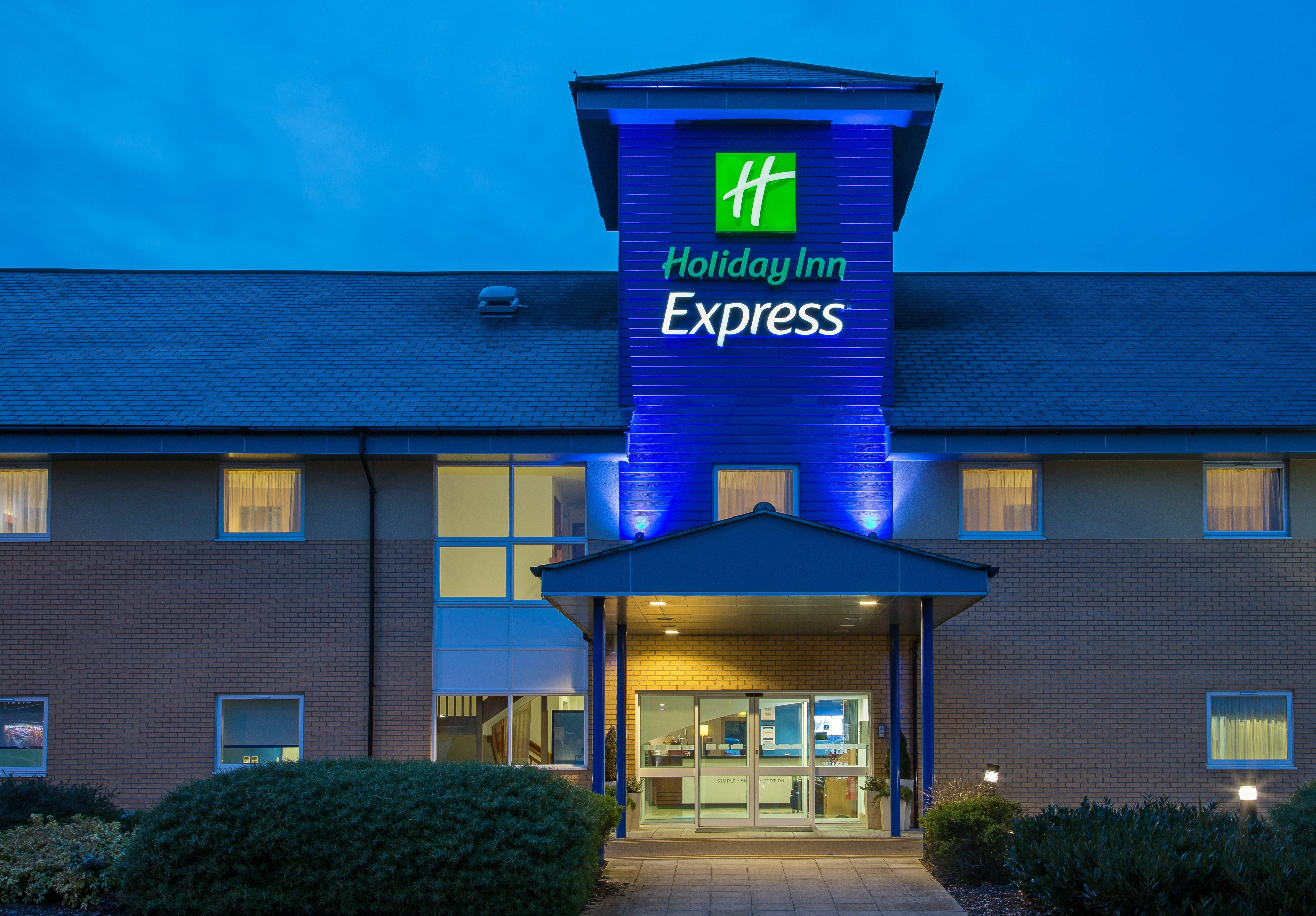 Holiday Inn Express Braintree By Ihg מראה חיצוני תמונה