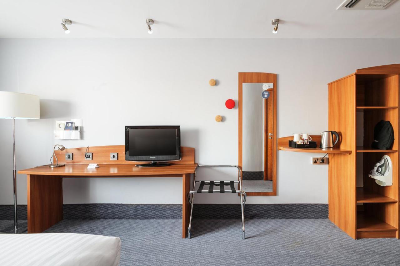 Holiday Inn Express Braintree By Ihg מראה חיצוני תמונה