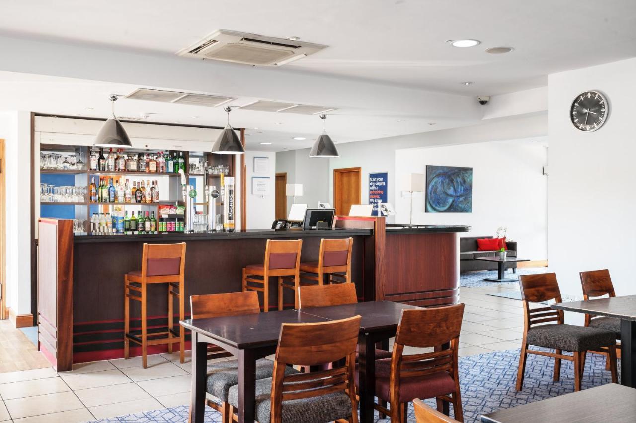Holiday Inn Express Braintree By Ihg מראה חיצוני תמונה