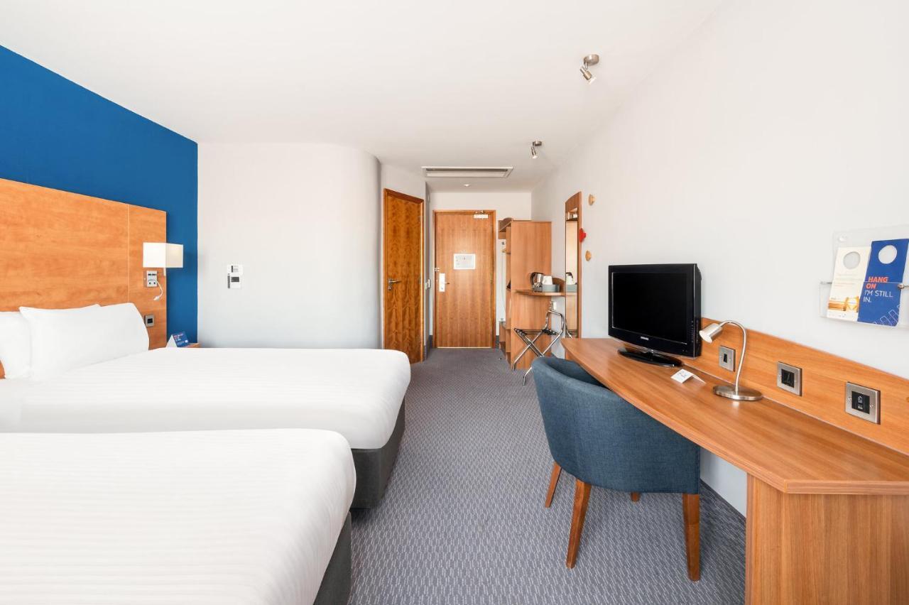Holiday Inn Express Braintree By Ihg מראה חיצוני תמונה