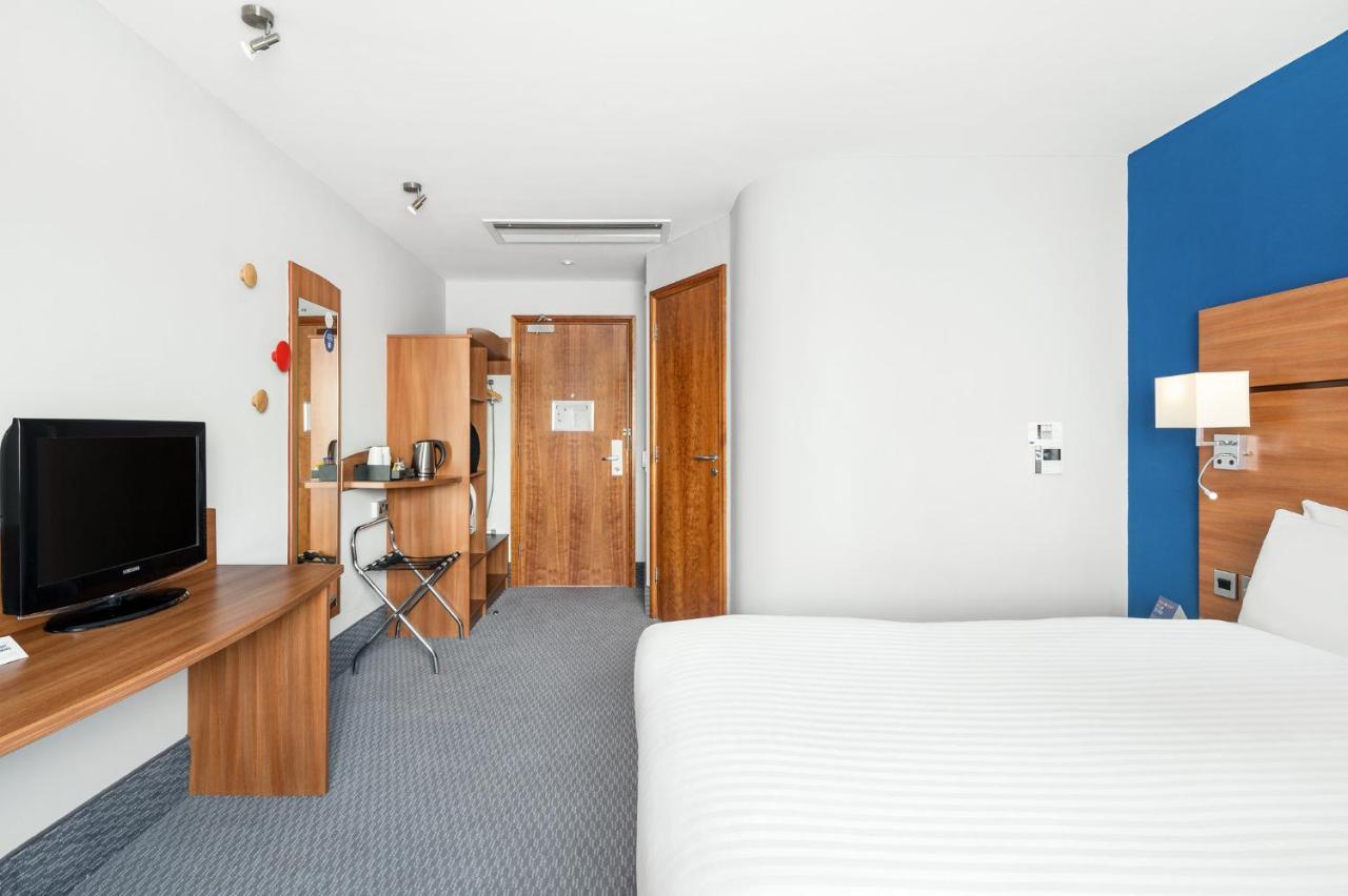 Holiday Inn Express Braintree By Ihg מראה חיצוני תמונה