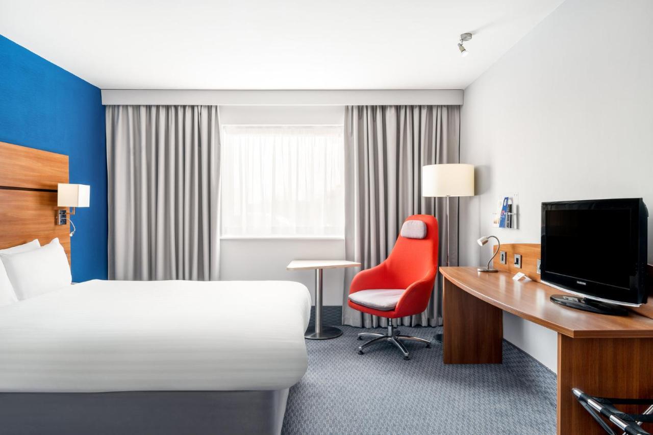 Holiday Inn Express Braintree By Ihg מראה חיצוני תמונה