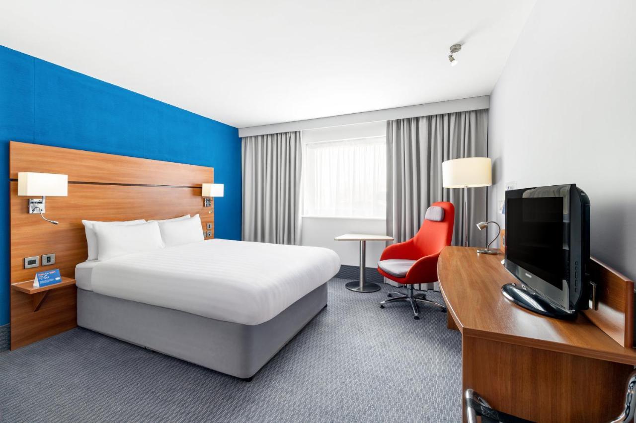 Holiday Inn Express Braintree By Ihg מראה חיצוני תמונה