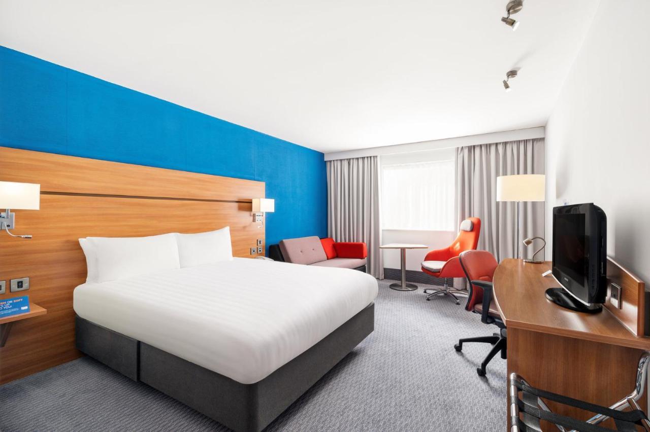 Holiday Inn Express Braintree By Ihg מראה חיצוני תמונה