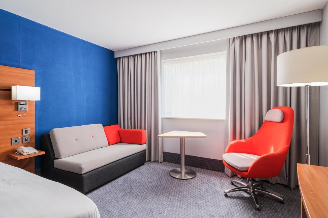Holiday Inn Express Braintree By Ihg מראה חיצוני תמונה
