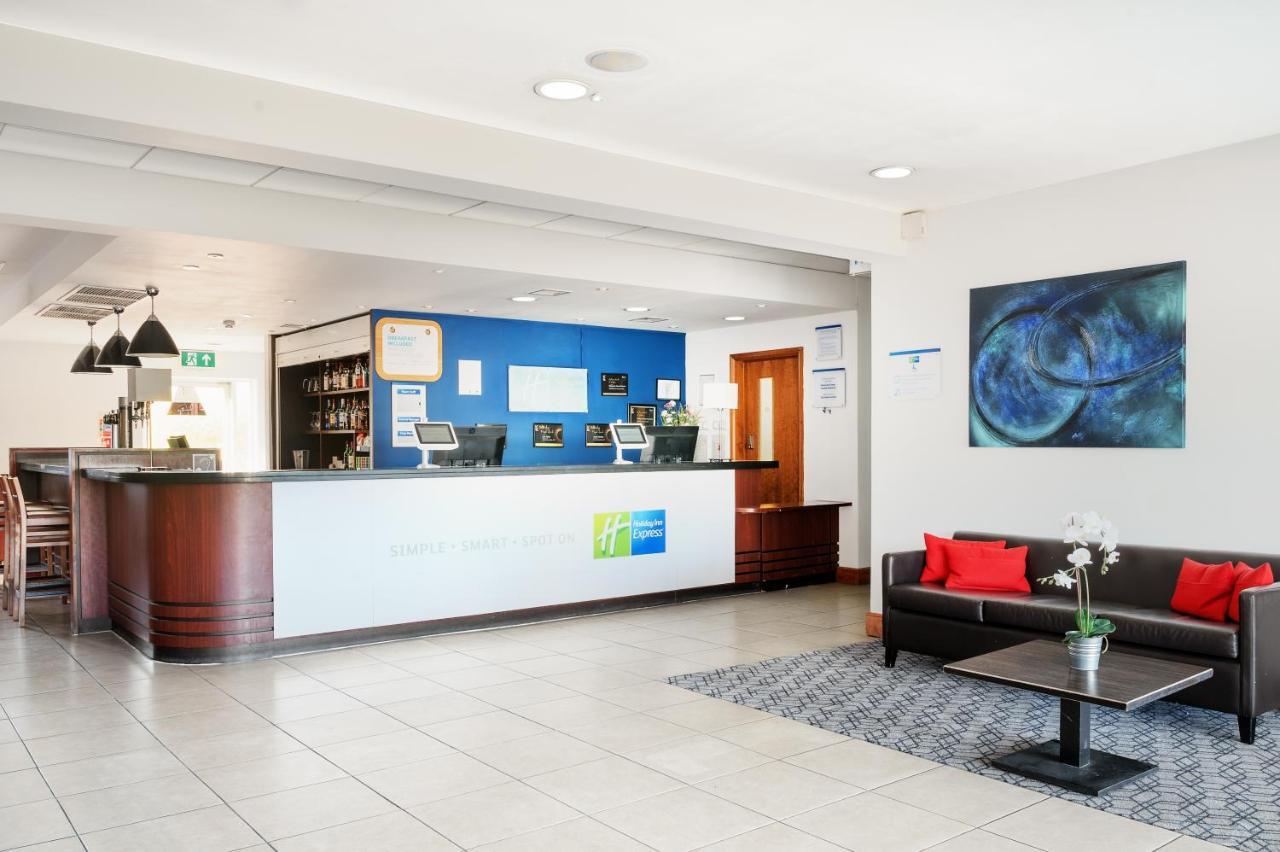 Holiday Inn Express Braintree By Ihg מראה חיצוני תמונה