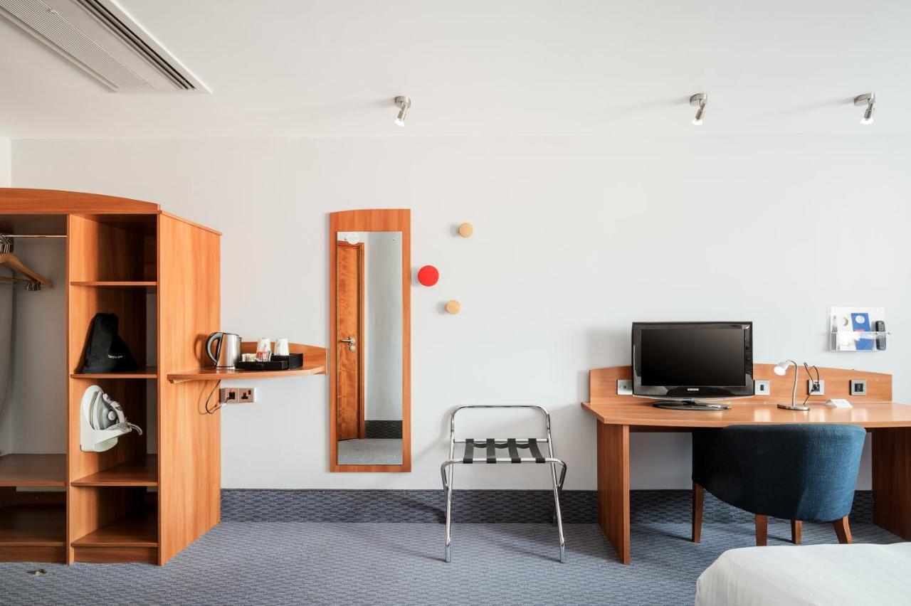 Holiday Inn Express Braintree By Ihg מראה חיצוני תמונה