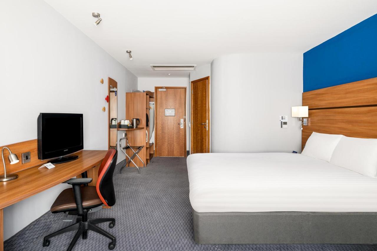 Holiday Inn Express Braintree By Ihg מראה חיצוני תמונה