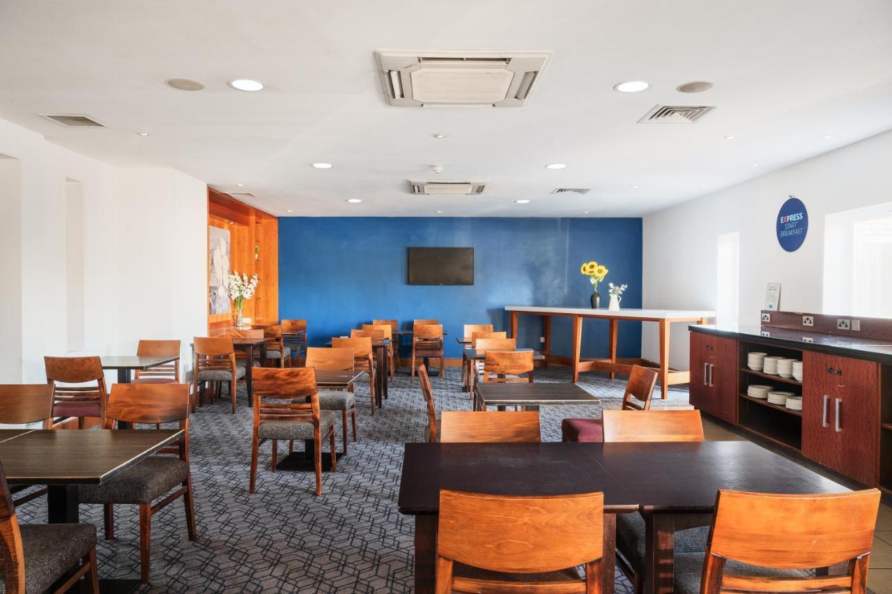 Holiday Inn Express Braintree By Ihg מראה חיצוני תמונה