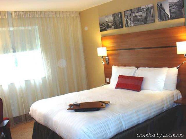 Holiday Inn Express Braintree By Ihg מראה חיצוני תמונה