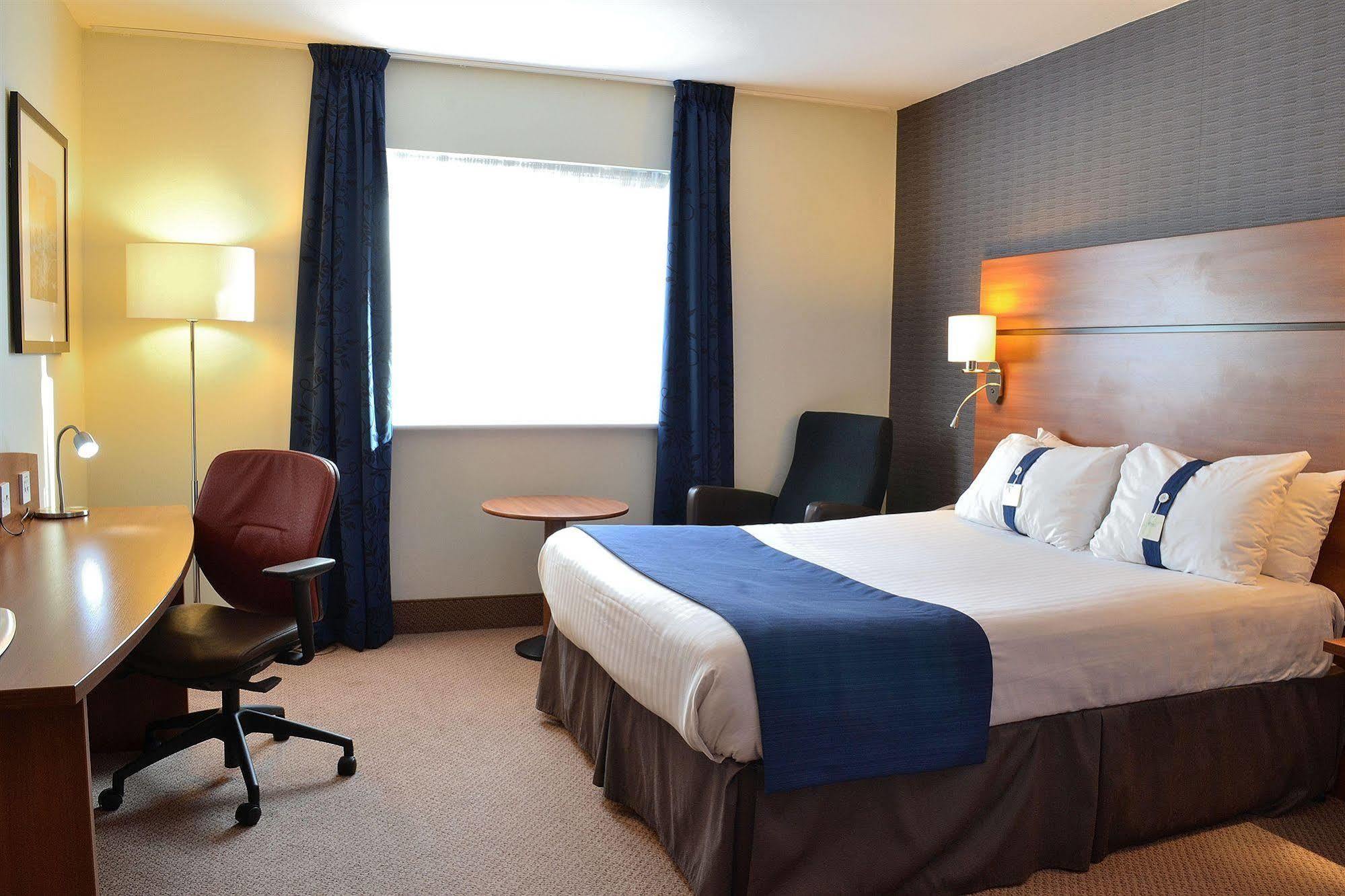 Holiday Inn Express Braintree By Ihg מראה חיצוני תמונה